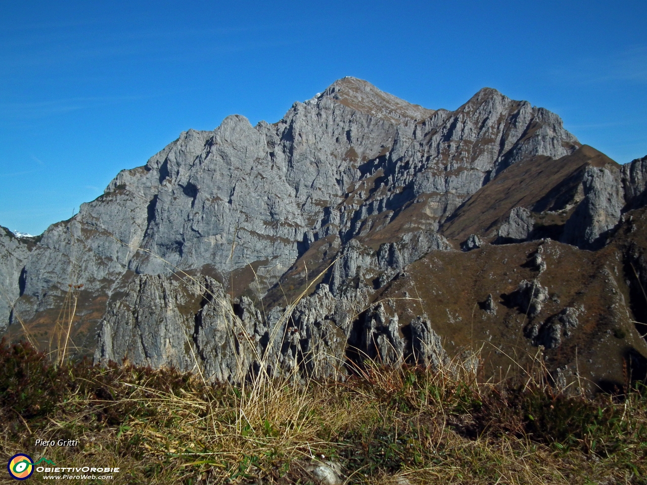 58 siamo sul versante est con vista in Grignone ....JPG